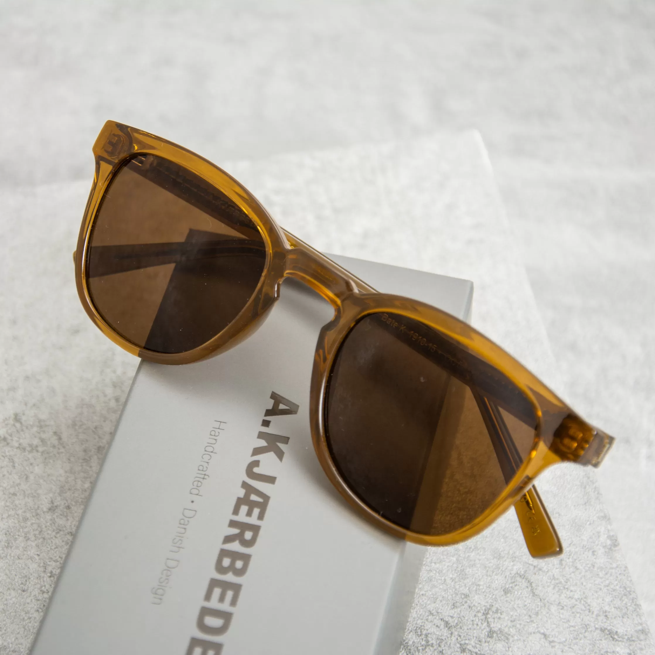 A Kjaerbede Bate KL1910-15 Sunglasses - Smoke Transparent