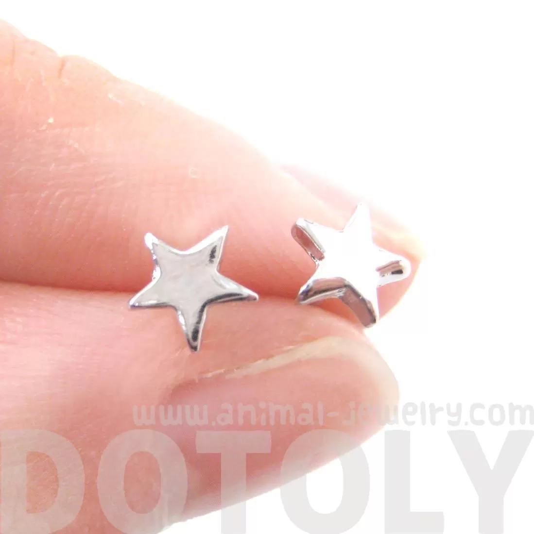 Tiny Classic Star Shaped Simple Stud Earrings in Silver | DOTOLY