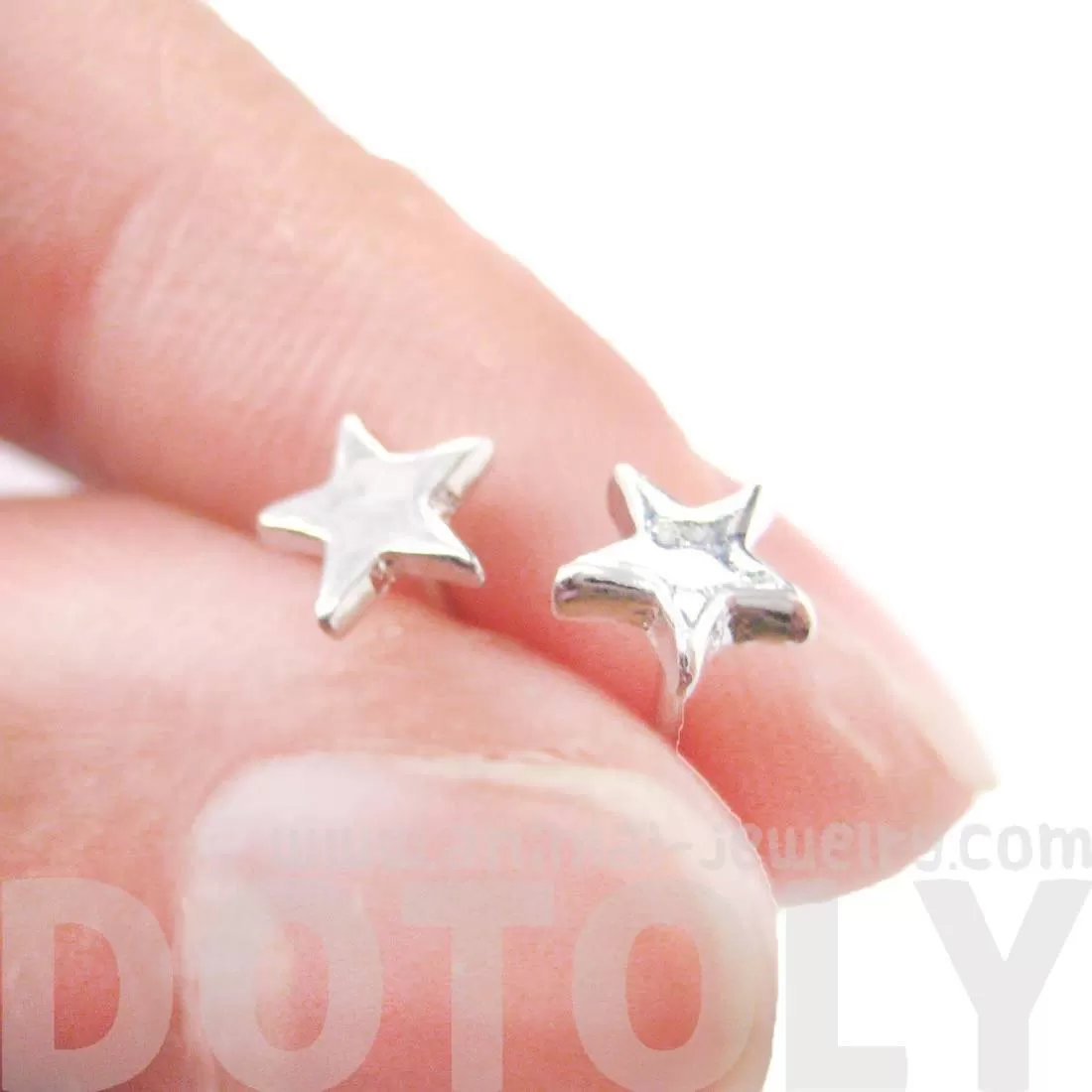 Tiny Classic Star Shaped Simple Stud Earrings in Silver | DOTOLY