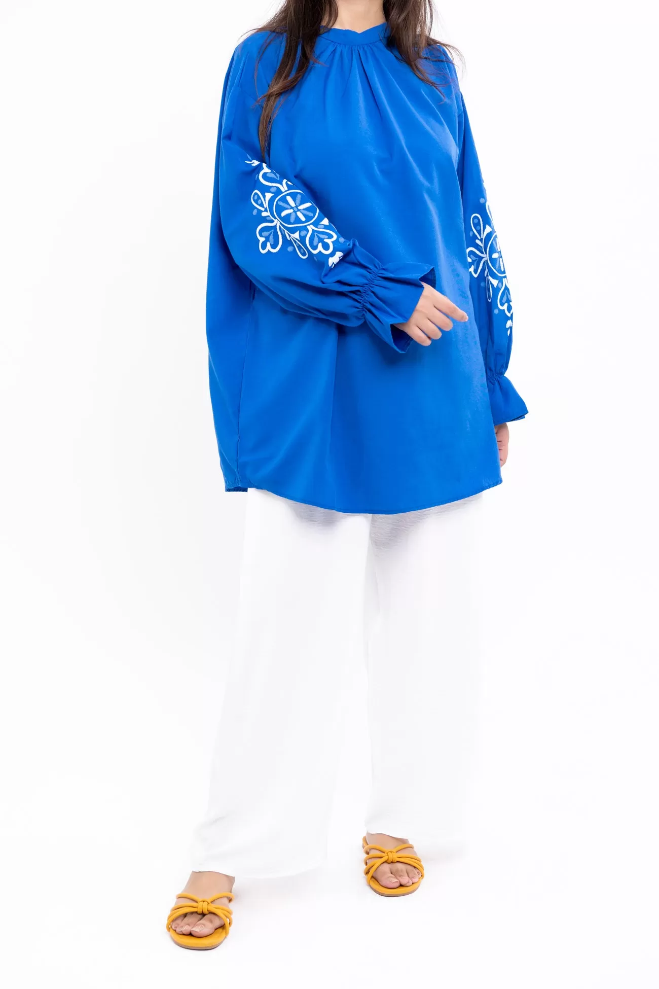 TOP WITH PRINTED SLEEVES